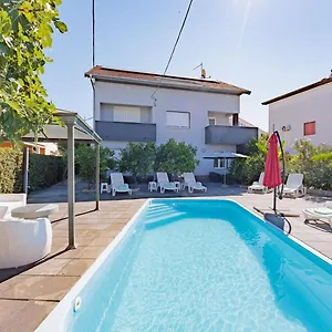 Crowonder Lucky House With Pool And Patio 30 Meters From The Appartement